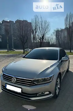 Volkswagen Passat 2015 - пробіг 165 тис. км