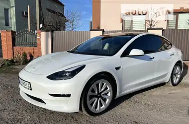 Tesla Model 3 2022 - пробіг 6 тис. км