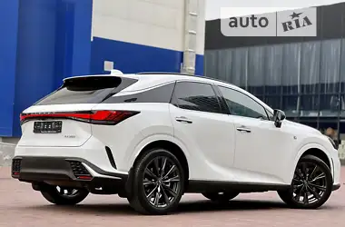 Lexus RX 2022 - пробіг 8 тис. км