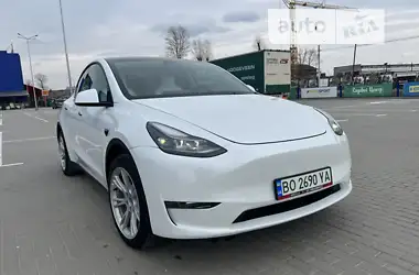 Tesla Model Y  2022 - пробіг 15 тис. км
