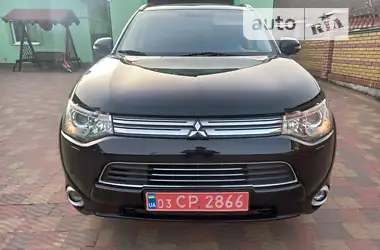 Mitsubishi Outlander 2014 - пробег 211 тыс. км