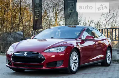 Tesla Model S 2016 - пробіг 181 тис. км
