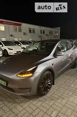 Tesla Model Y 2024 - пробіг 1 тис. км