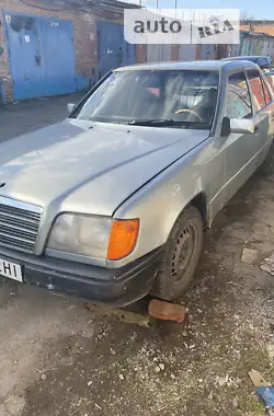 Mercedes-Benz E-Class 1987 - пробіг 300 тис. км