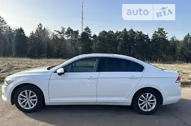 Volkswagen Passat 2018 - пробіг 227 тис. км