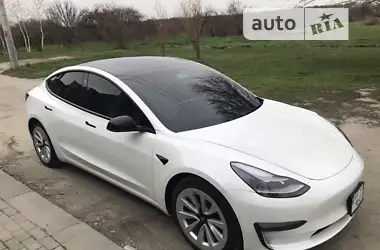 Tesla Model 3 2022 - пробіг 19 тис. км