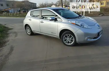 Nissan Leaf 2013 - пробег 140 тыс. км