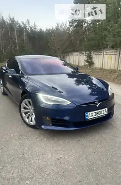 Tesla Model S 2016 - пробіг 71 тис. км