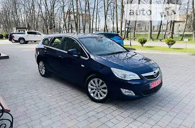 Opel Astra 2011 - пробіг 195 тис. км