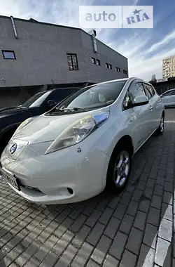 Nissan Leaf 2011 - пробег 75 тыс. км