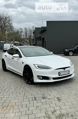 Tesla Model S 2017 - пробіг 82 тис. км