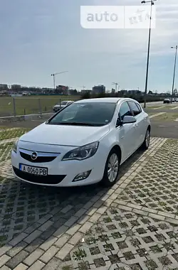 Opel Astra 2011 - пробег 208 тыс. км