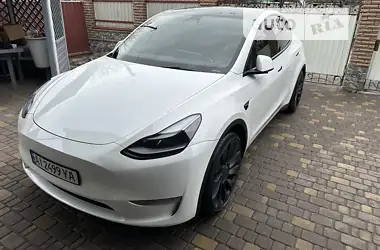 Tesla Model Y 2022 - пробіг 19 тис. км