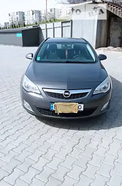 Opel Astra 2012 - пробег 228 тыс. км