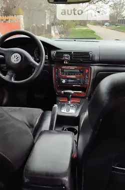 Volkswagen Passat 2003 - пробег 450 тыс. км