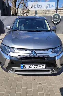 Mitsubishi Outlander 2020 - пробег 30 тыс. км