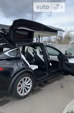 Tesla Model X 2018 - пробіг 100 тис. км