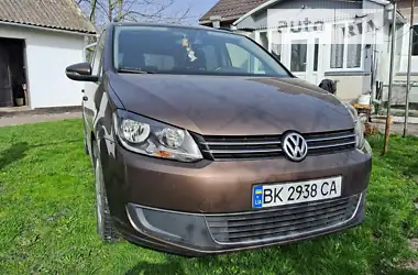 Volkswagen Touran 2011 - пробег 240 тыс. км