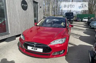 Tesla Model S 2014 - пробіг 136 тис. км