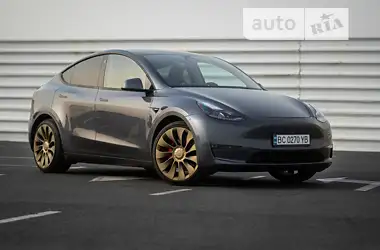 Tesla Model Y 2022 - пробіг 12 тис. км