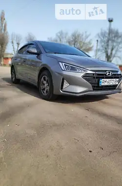 Hyundai Elantra 2020 - пробіг 75 тис. км