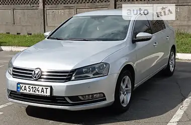 Volkswagen Passat  2011 - пробег 188 тыс. км