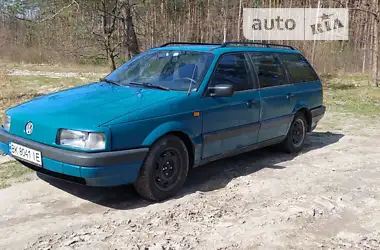 Volkswagen Passat 1993 - пробіг 327 тис. км