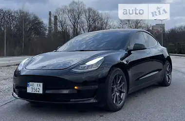 Tesla Model 3 2021 - пробег 28 тыс. км