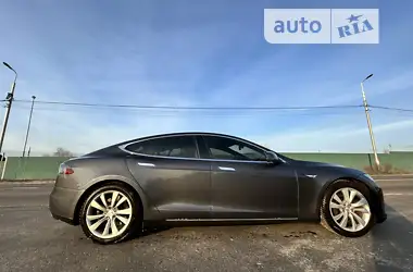 Tesla Model S 2015 - пробіг 193 тис. км