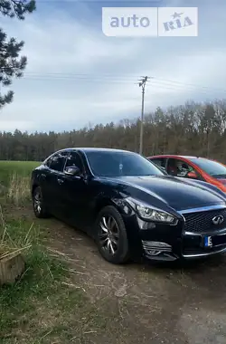 Infiniti Q70 2016 - пробег 249 тыс. км