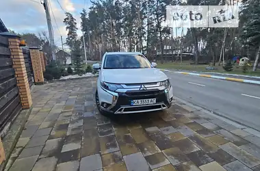 Mitsubishi Outlander 2021 - пробіг 75 тис. км