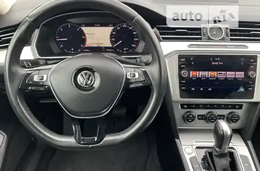 Volkswagen Passat 2017 - пробег 280 тыс. км