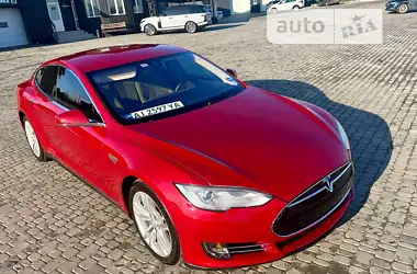 Tesla Model S  2015 - пробіг 81 тис. км