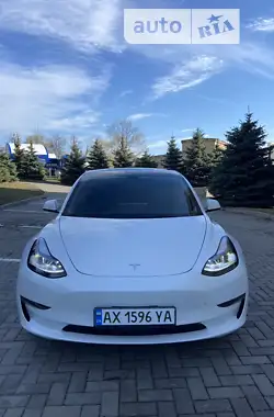 Tesla Model 3 2023 - пробіг 11 тис. км