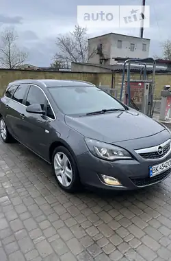 Opel Astra 2011 - пробег 250 тыс. км