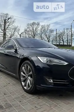 Tesla Model S 2014 - пробіг 187 тис. км