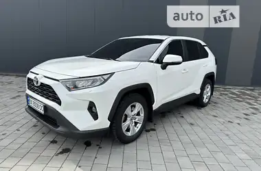 Toyota RAV4 2021 - пробег 49 тыс. км