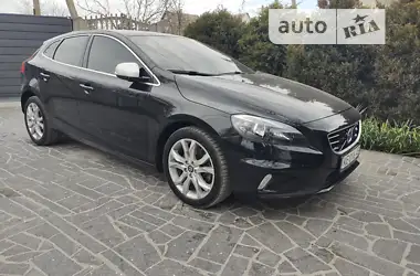 Volvo V40 2014 - пробег 200 тыс. км