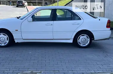 Mercedes-Benz C-Class 1995 - пробег 272 тыс. км