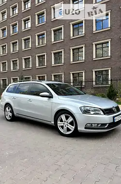 Volkswagen Passat 2011 - пробіг 240 тис. км