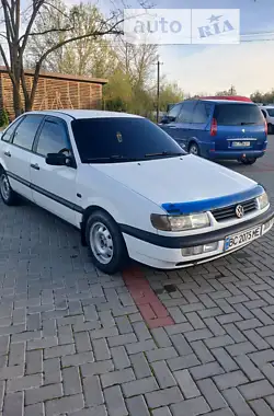 Volkswagen Passat 1994 - пробіг 380 тис. км