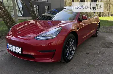 Tesla Model 3 2020 - пробіг 23 тис. км