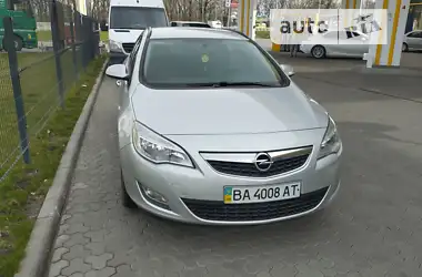 Opel Astra 2012 - пробег 188 тыс. км