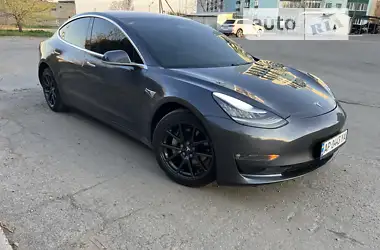 Tesla Model 3  2018 - пробег 144 тыс. км
