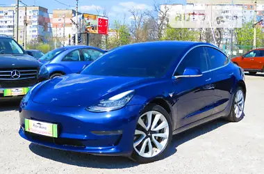Tesla Model 3 2019 - пробег 15 тыс. км