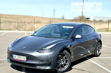 Tesla Model 3 2022 - пробіг 31 тис. км