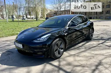 Tesla Model 3 2018 - пробіг 95 тис. км