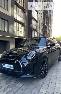 MINI Electric  2021 - пробег 16 тыс. км