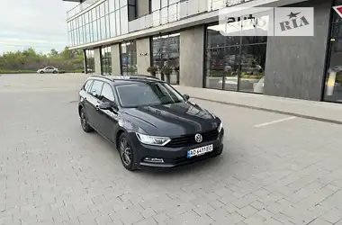 Volkswagen Passat 2015 - пробіг 299 тис. км