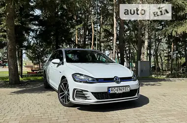 Volkswagen Golf GTE 2017 - пробег 76 тыс. км